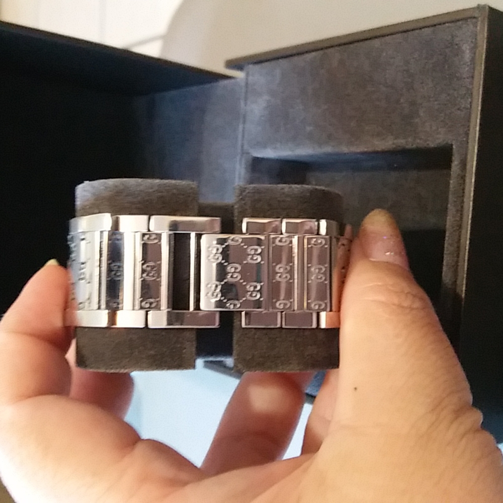 Authentic Euc Gucci Twirl Bangle Watch Swiss Made - image 4